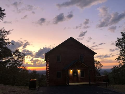 Epic Mountain Views above Dollywood HotTub&ResPool
