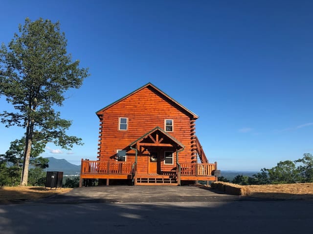 Luxury Mountain View above Dollywood HotTubResPool - Sevierville