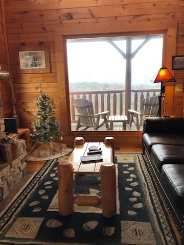 Sky High Mountain Views w/ HotTub Resort Pool &Gym