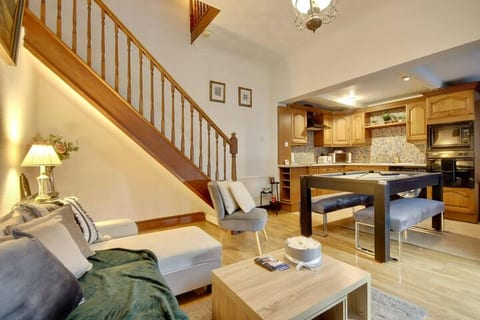 Portsmouth Maisonete 5 beds, Pool and Tennis Table