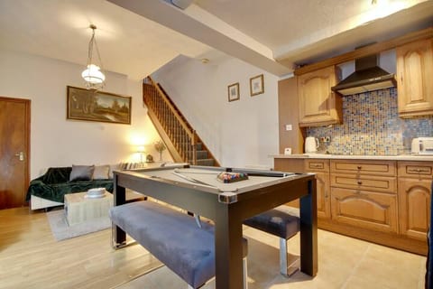 Portsmouth Maisonete 5 beds, Pool and Tennis Table