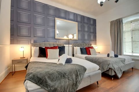 Portsmouth Maisonete 5 beds, Pool and Tennis Table