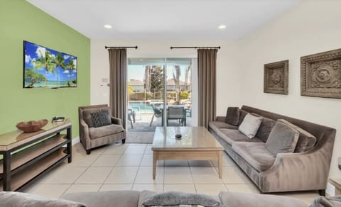 Swift BnB - Taylor themed rooms - Pool - sleeps 16