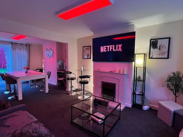 Southampton Retreat -Lazy Spa- Pool Table- Parking - Southampton