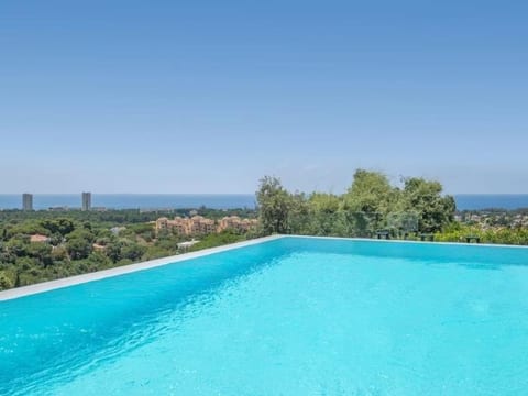 Sunrise villa marbella 7bedrooms by Lodgerstrip