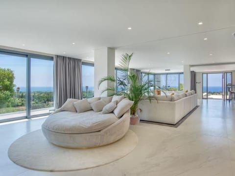 Sunrise villa marbella 7bedrooms by Lodgerstrip