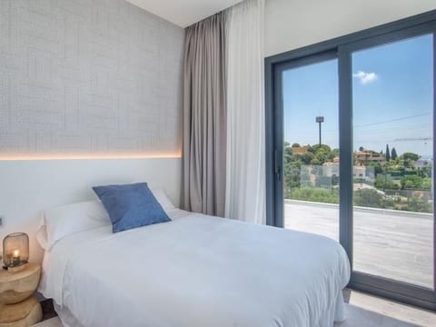 Sunrise villa marbella 7bedrooms by Lodgerstrip