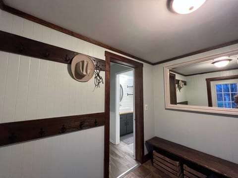 Farmhouse 5 beds, 2 baths Farmstay in Byron Center