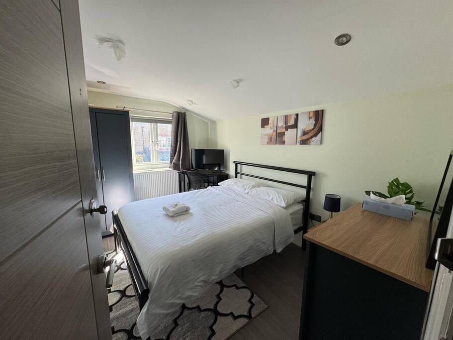 Hotel Like Stay - next to St George’s Hospital - Greater London