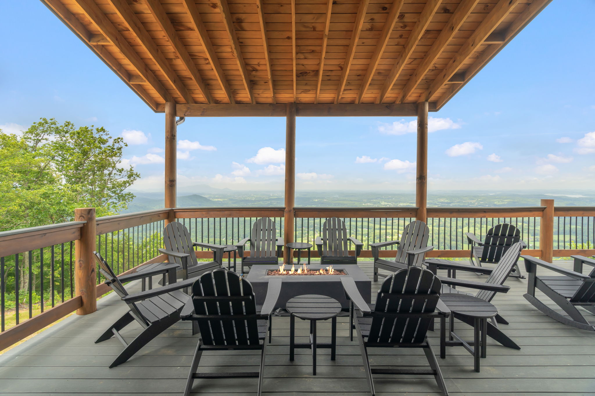 Upper Level Deck (Propane Firepit)