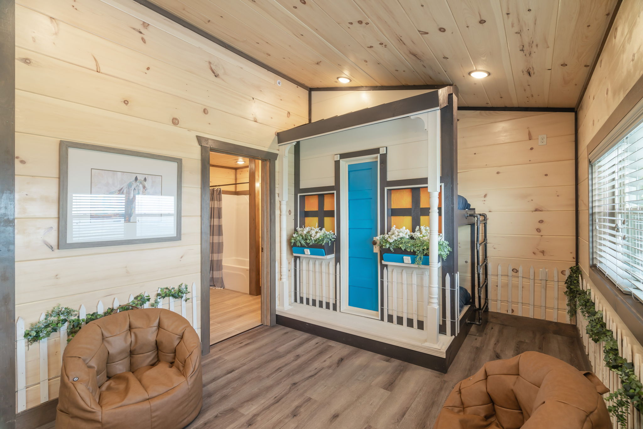 Bunk Room (East Side, 2 Twins)