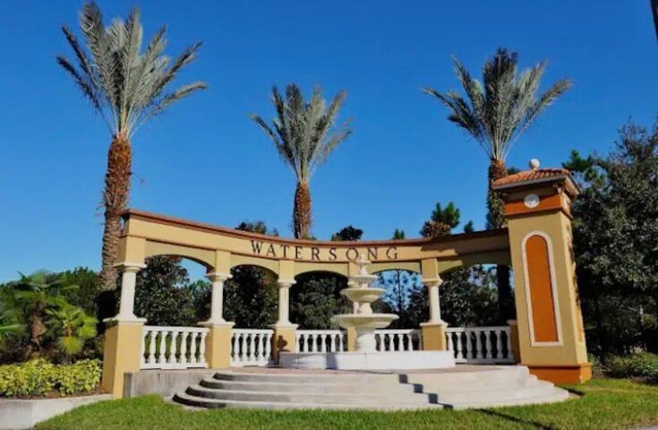 Gated community Gated community - Stylish Villa in Watersong -4bd/3ba, Pool & Spa - Davenport