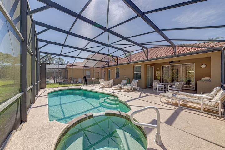 Private, spacious pool Private, spacious pool - Stylish Villa in Watersong -4bd/3ba, Pool & Spa - Davenport