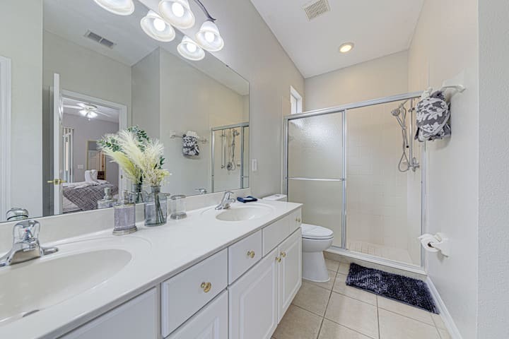 Stylish Villa in Watersong -4bd/3ba, Pool & Spa