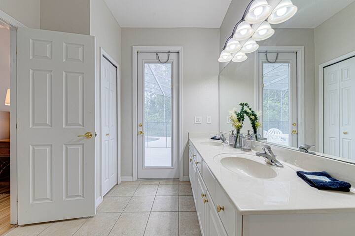 Stylish Villa in Watersong -4bd/3ba, Pool & Spa