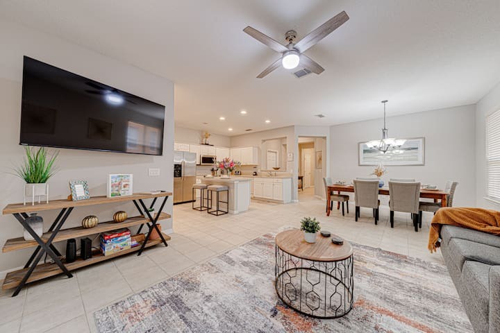 Stylish Villa in Watersong -4bd/3ba, Pool & Spa