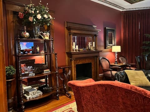Large Historical Home for Groups Walk to Downtown!