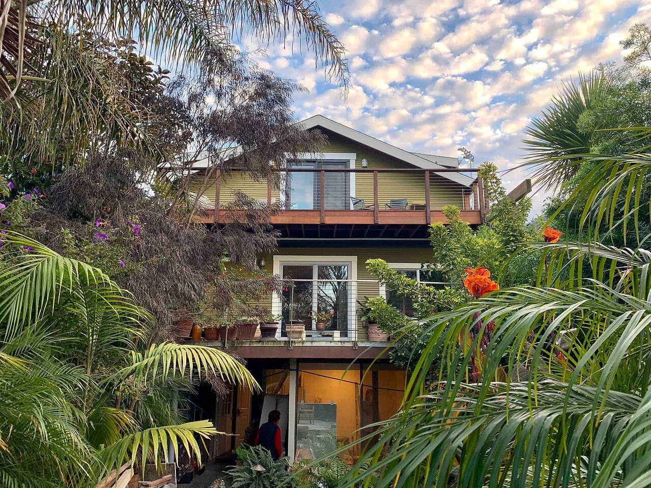 The S T A R G A Z E R | Executive Loft|Urban Oasis