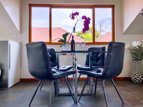 The S T A R G A Z E R | Executive Loft|Urban Oasis