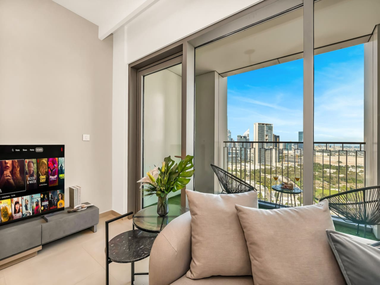 lux-2br-centered-btwn-difc-and-dt/