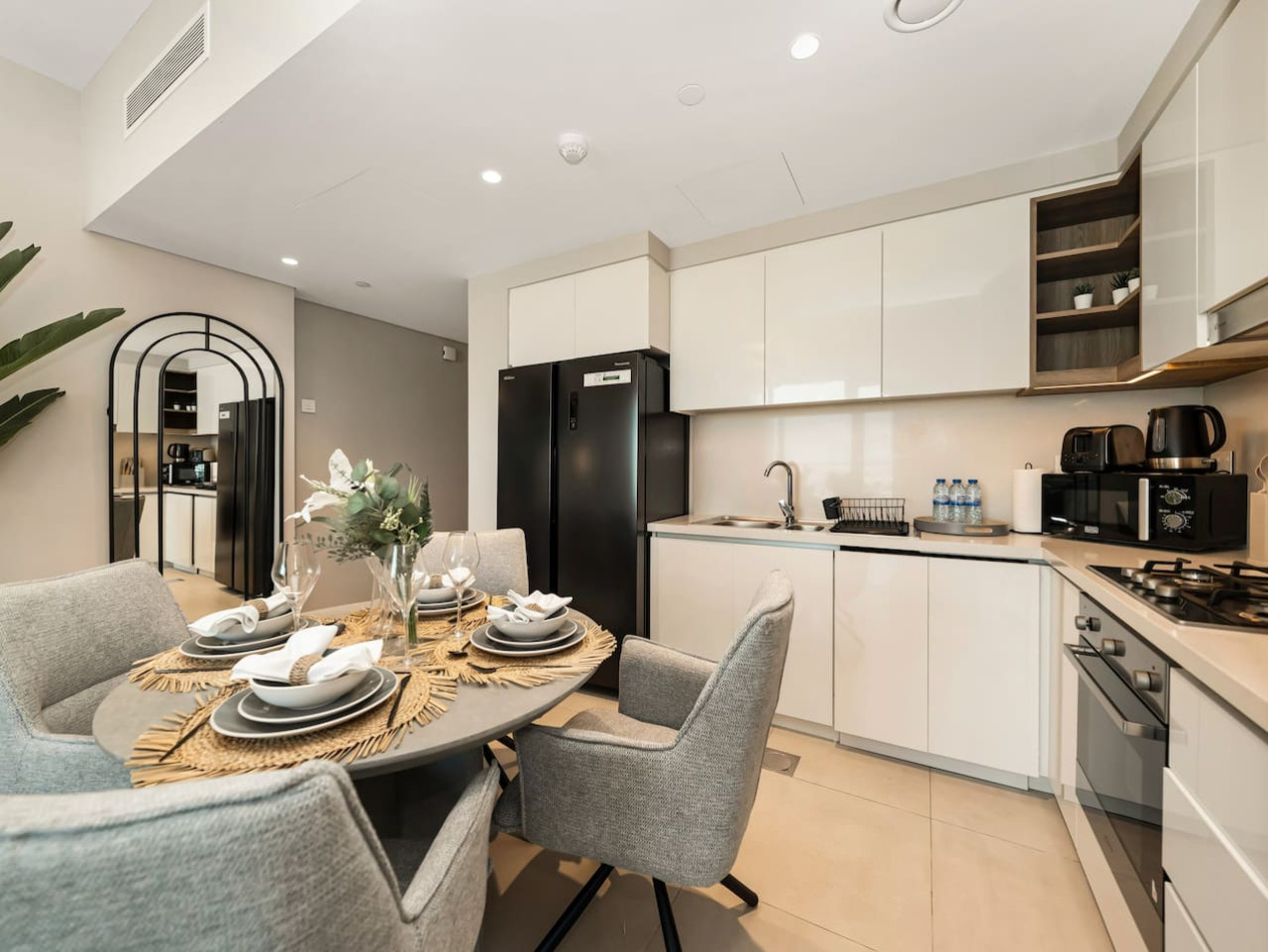 lux-2br-centered-btwn-difc-and-dt/