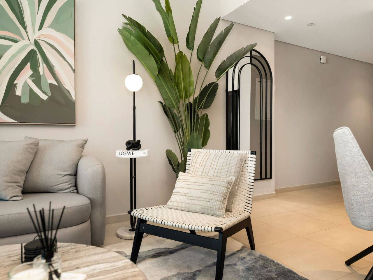 lux-2br-centered-btwn-difc-and-dt/