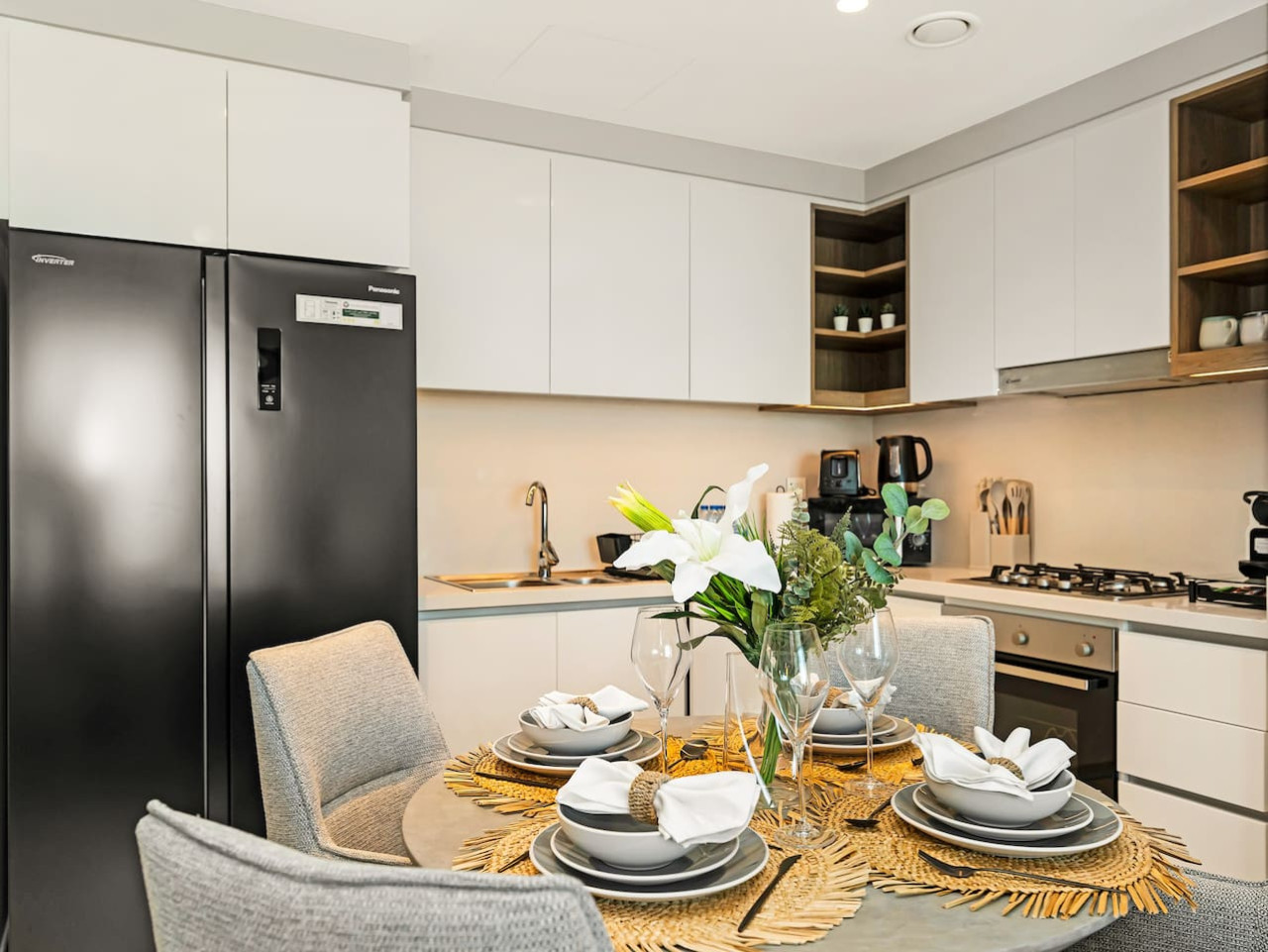 lux-2br-centered-btwn-difc-and-dt/