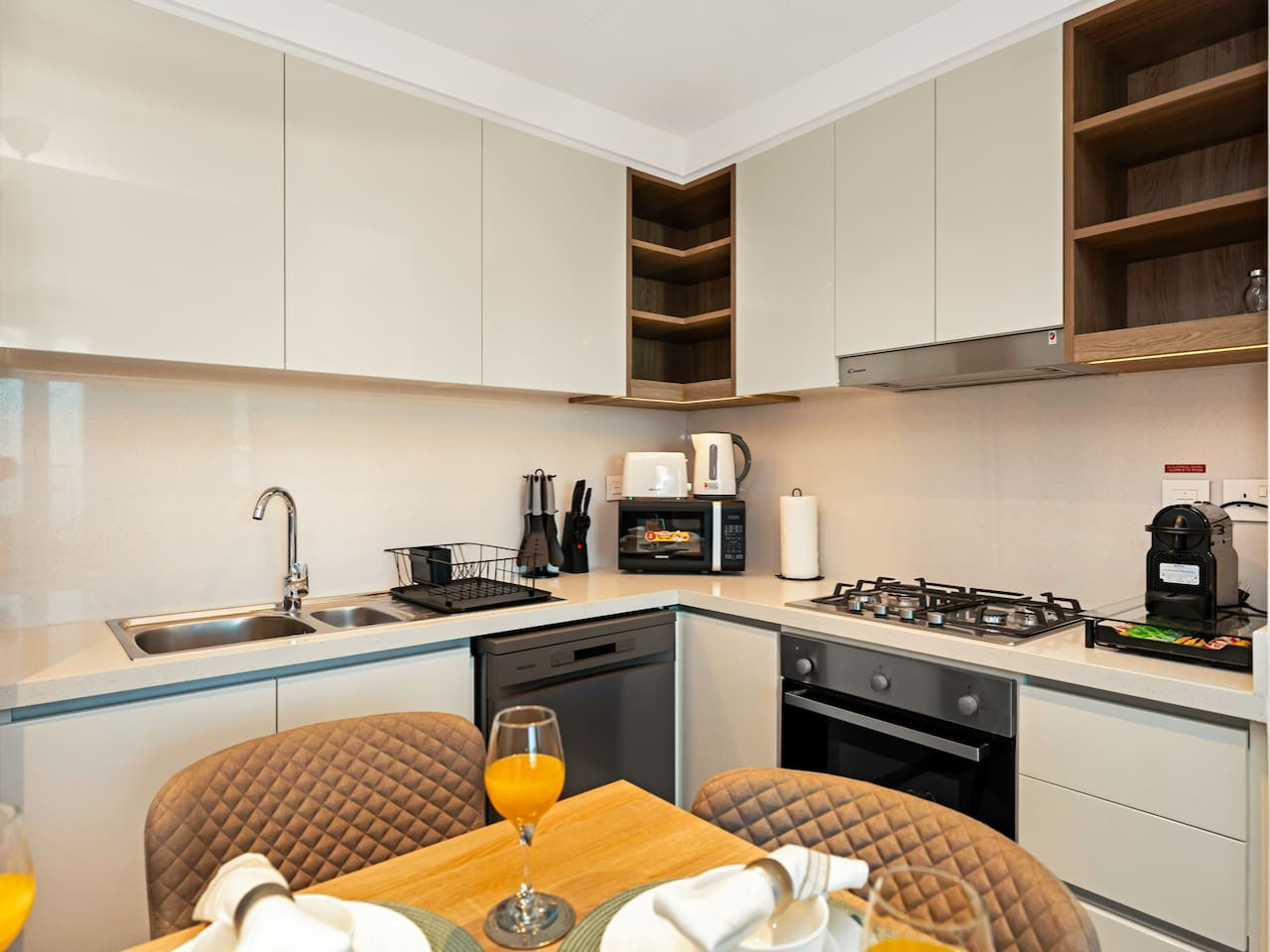 lively-2br-btwn-difc-and-downtown/