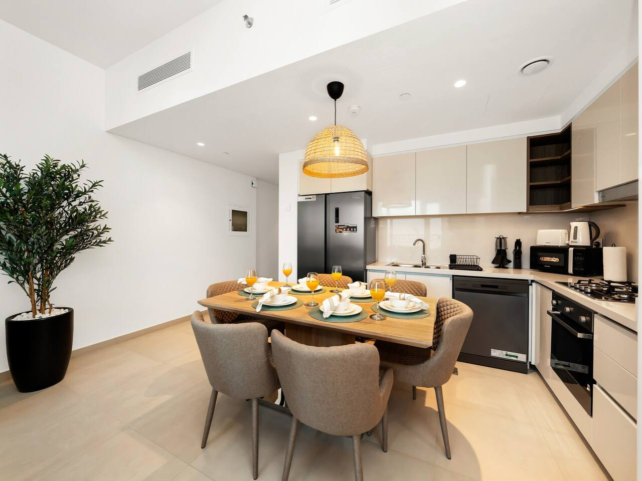 lively-2br-btwn-difc-and-downtown/