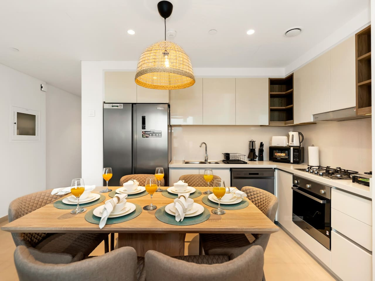 lively-2br-btwn-difc-and-downtown/