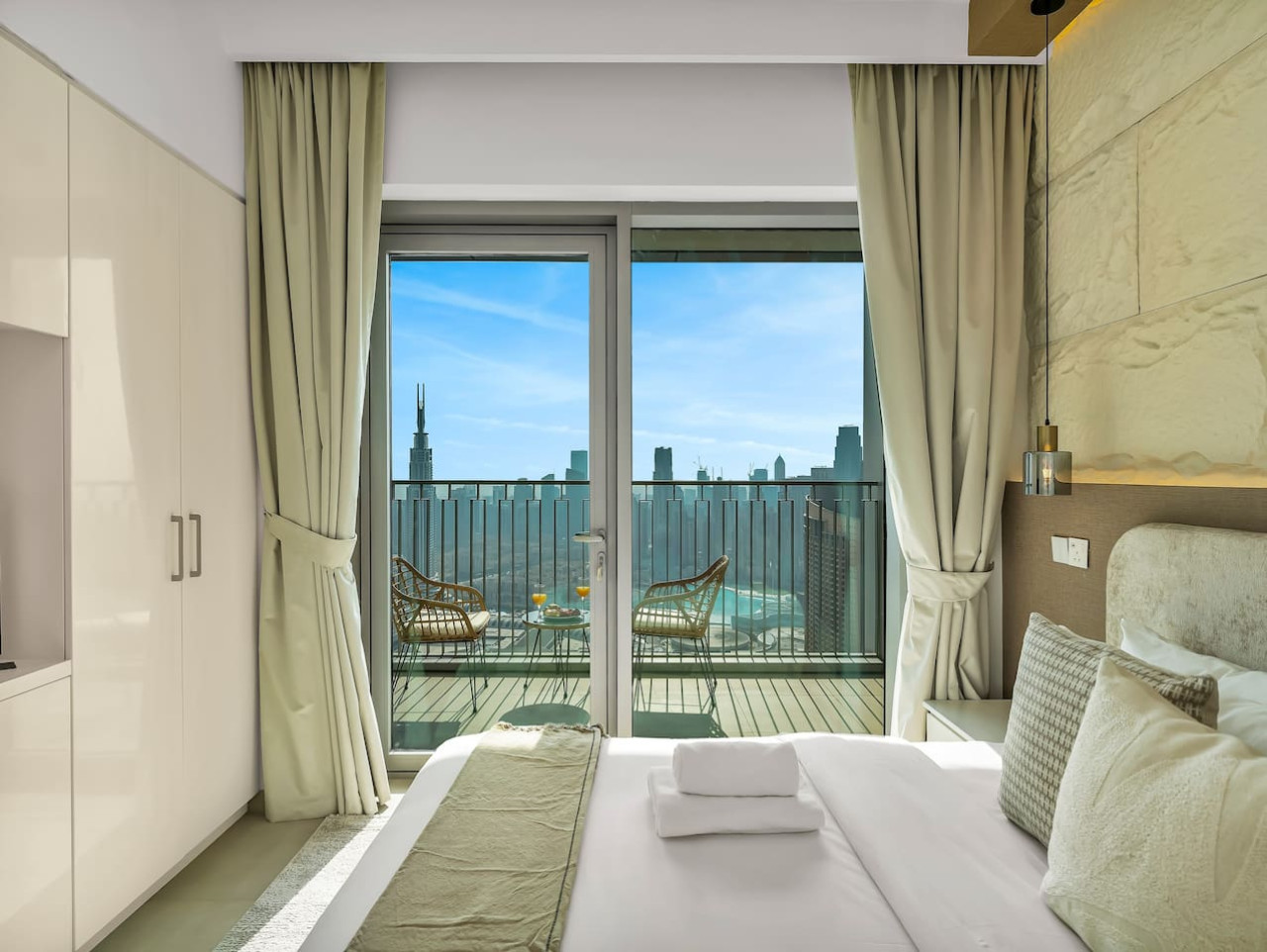 4br-nye-show-or-burj-khalifa-and-fountain-view-or-difc/