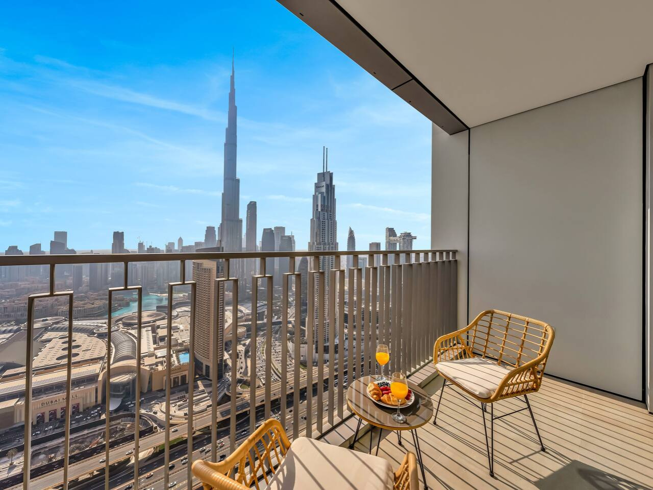 4br-nye-show-or-burj-khalifa-and-fountain-view-or-difc/