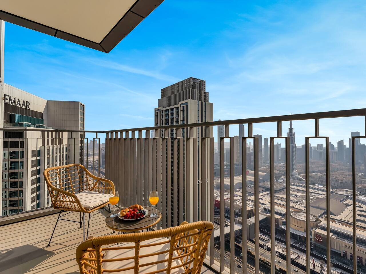 4br-nye-show-or-burj-khalifa-and-fountain-view-or-difc/