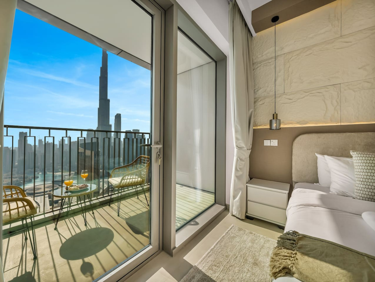 4br-nye-show-or-burj-khalifa-and-fountain-view-or-difc/