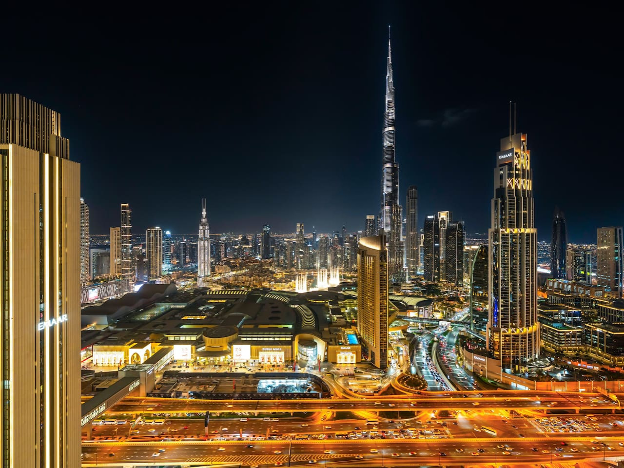 4br-nye-show-or-burj-khalifa-and-fountain-view-or-difc/