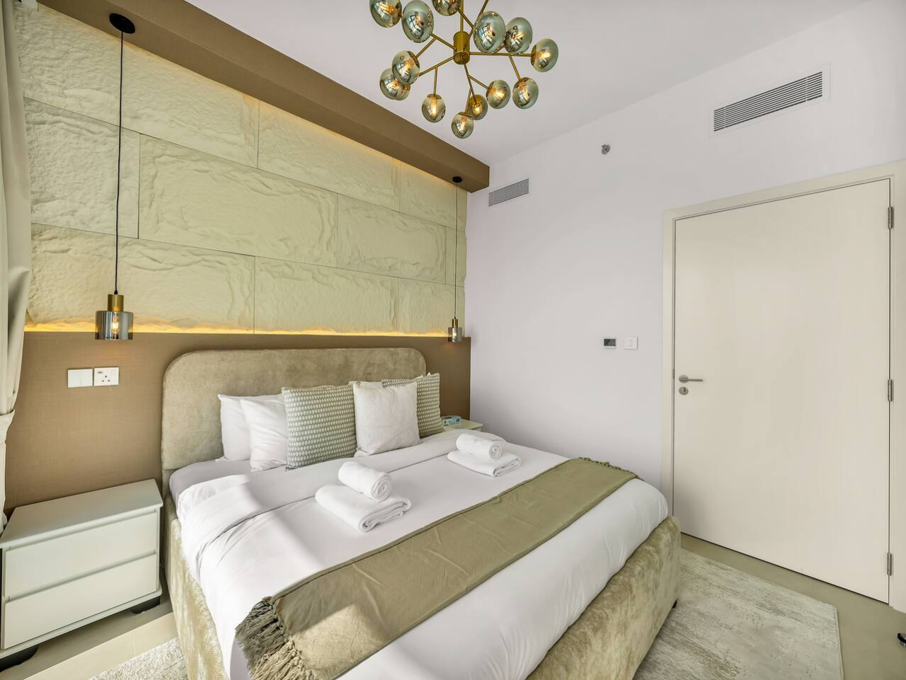 4br-nye-show-or-burj-khalifa-and-fountain-view-or-difc/