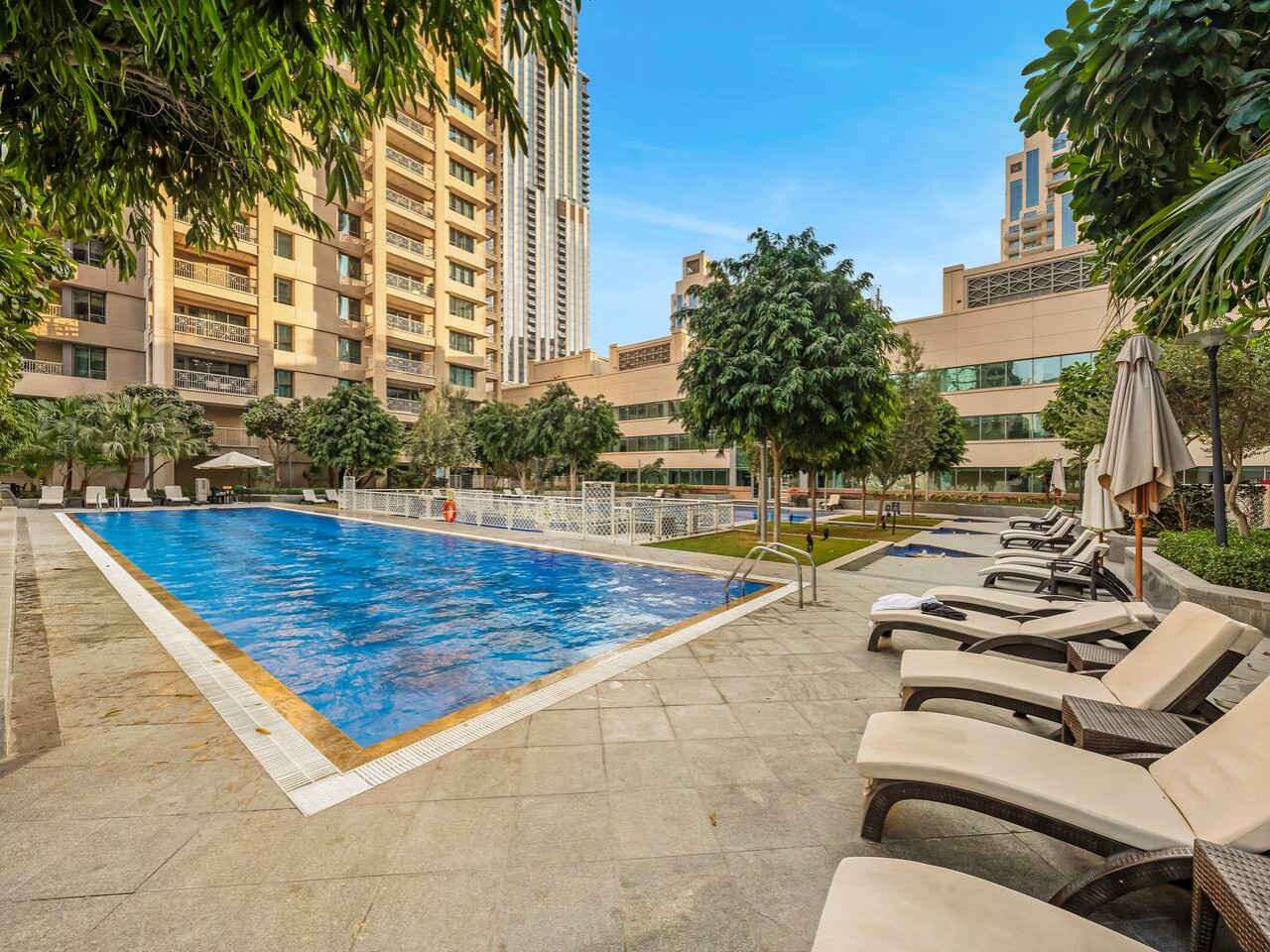 2br-with-mini-golf-in-dt-dubai-or-burj-khalifa/