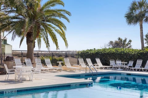 Steps from the pool, perfect for relaxing afternoons with a view of the palm-lined landscape