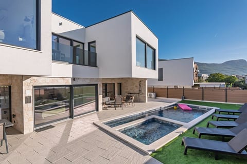 Villa Just be Alive · 5BR · Gym · Pool · Jacuzzi