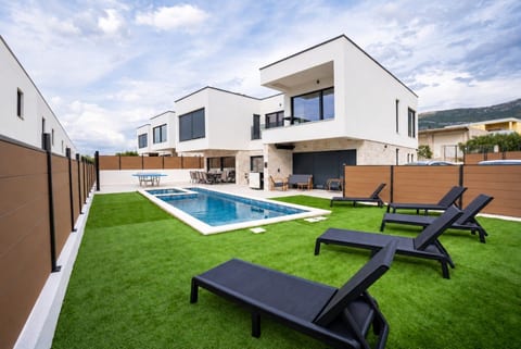 Villa Just be Light · 5BR · Pool · Jacuzzi · 303m²