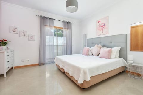 BnB Homes White Rose Apartment with 2 Terraces