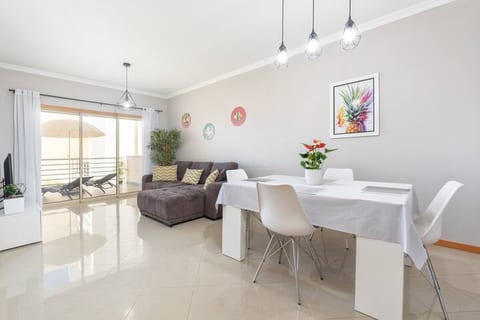 BnB Homes White Rose Apartment with 2 Terraces