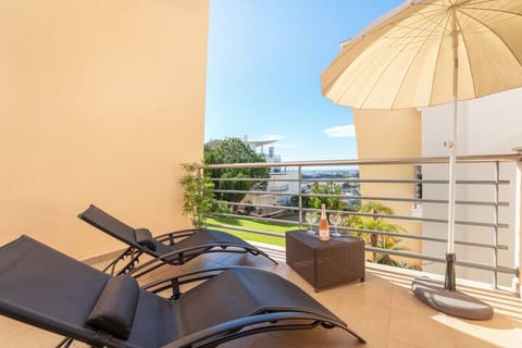 BnB Homes White Rose Apartment with 2 Terraces