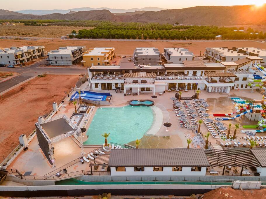 waterpark-retreat-hot-tub-mini-golf-and-sleeps-16/