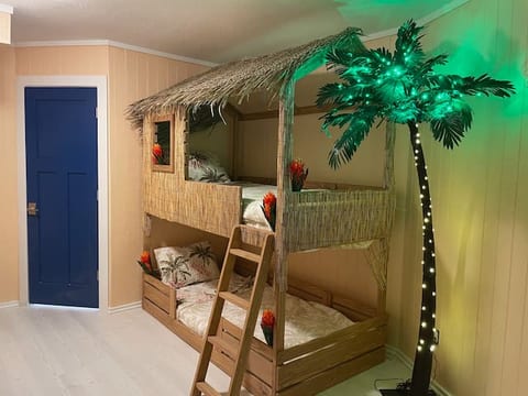 OBX Pool Beachfront Hot Tub 5Bed Volleyball Arcade