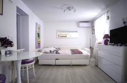 House Marie's Lavander Dream - Unit 376709-13