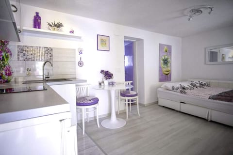 House Marie's Lavander Dream - Unit 376709-13