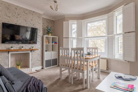 Comfy Cosy & Unforgettably Homely 2-Bed Apartment