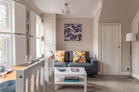 Comfy Cosy & Unforgettably Homely 2-Bed Apartment