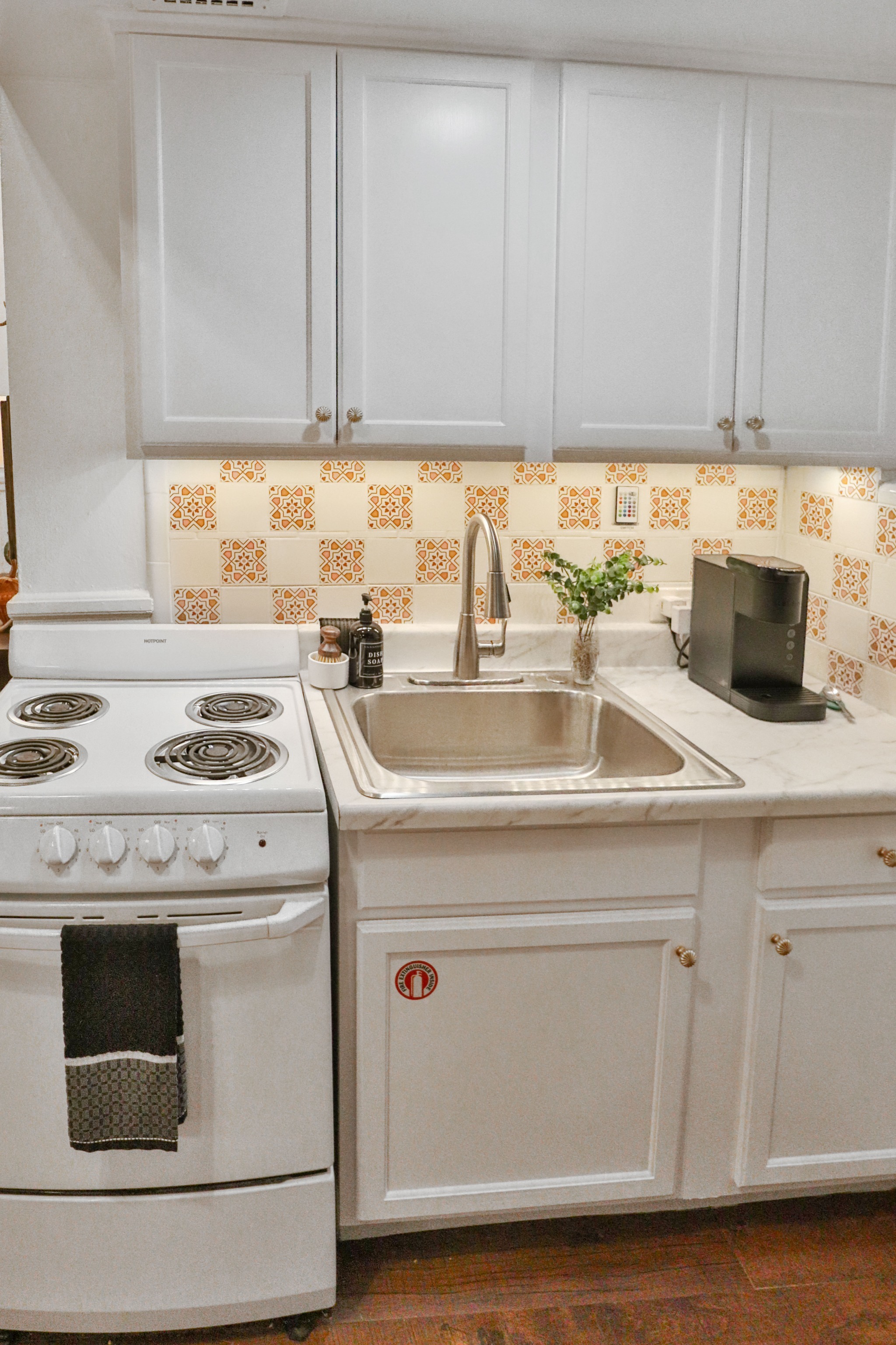 Directly on Riverwalk Downtown 2 BR King, WIFI